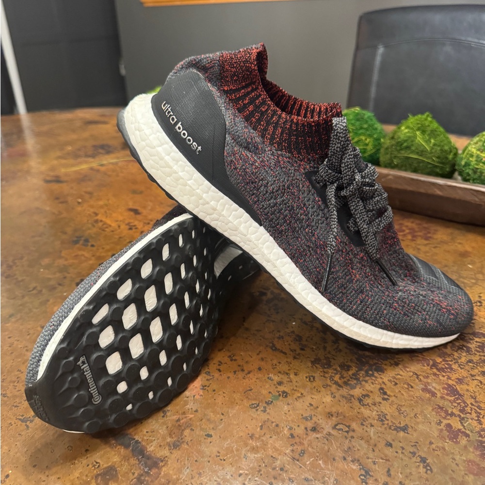 Adidas UltraBoost Men's Black/Red Running Shoes Mens size 12 mint condition